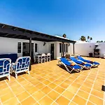 Semesterbostad Luxury House Tiati