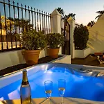 Semesterbostad Luxury House Tiati